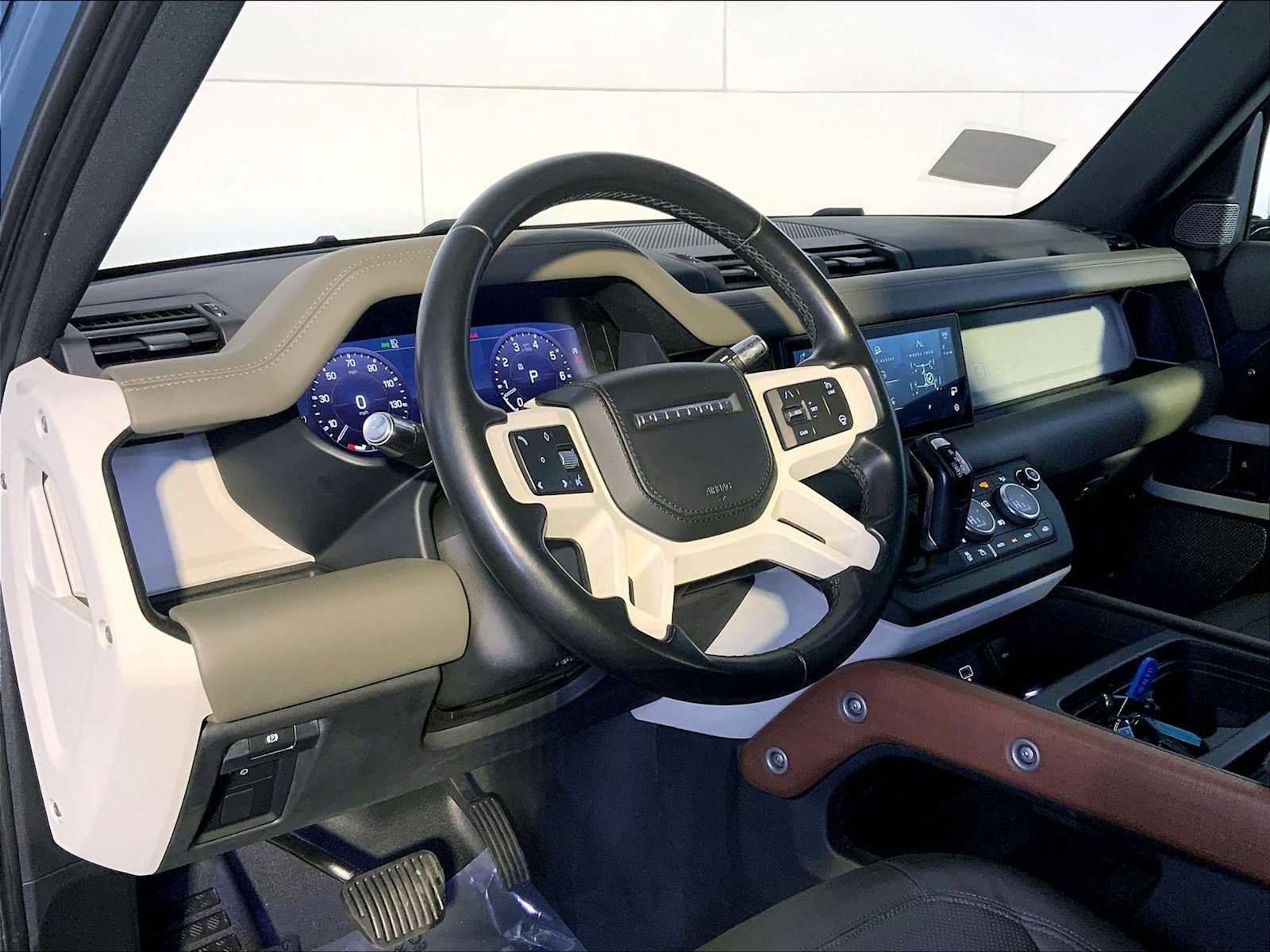 Used 2020 Land Rover Defender 110 SE image 4