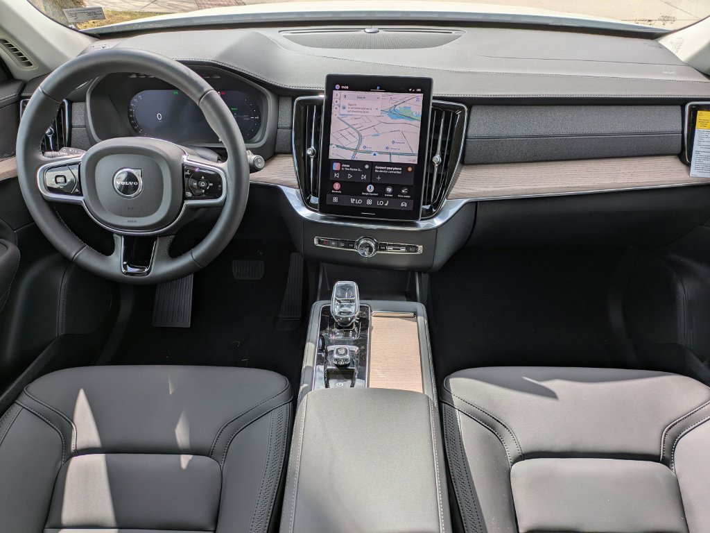 New 2026 Volvo XC90 T8 Plus w/ Protection Package Premier AWD/4WD image 14