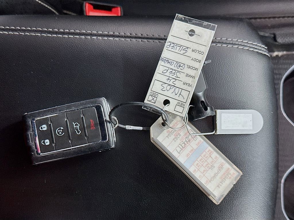 Used 2024 Jeep Grand Cherokee Limited image 36