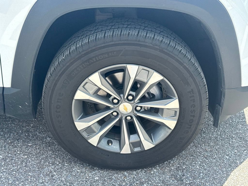Used 2026 Chevrolet Equinox LT FWD image 8