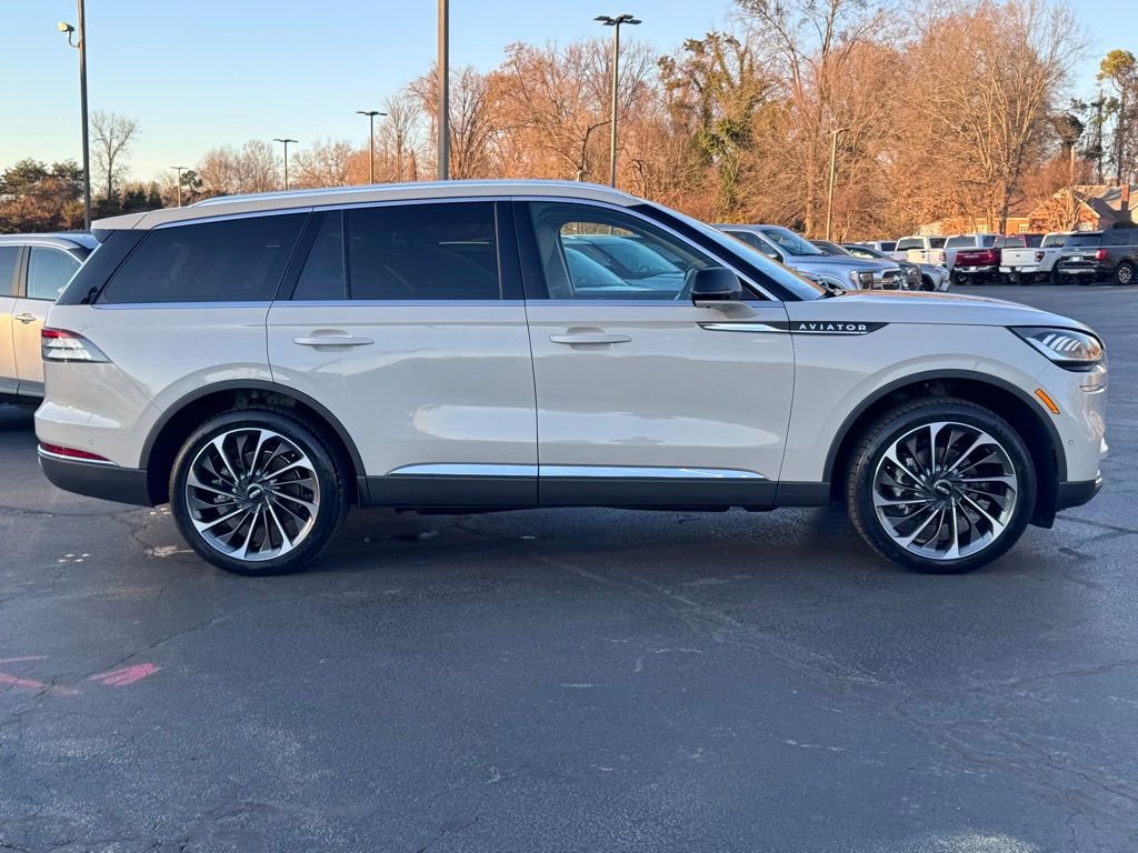 Used 2023 Lincoln Aviator Reserve w/ Equipment Group 201A image 4
