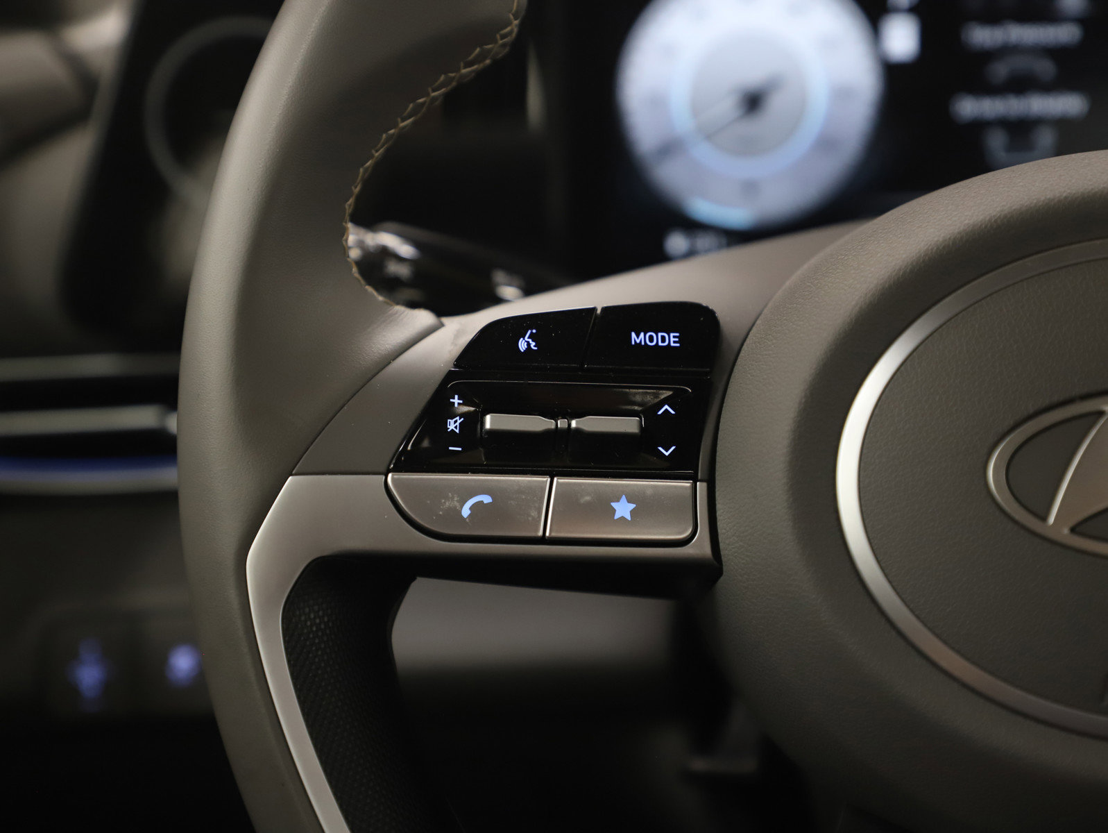 Used 2024 Hyundai Elantra SEL w/ Convenience Package image 25