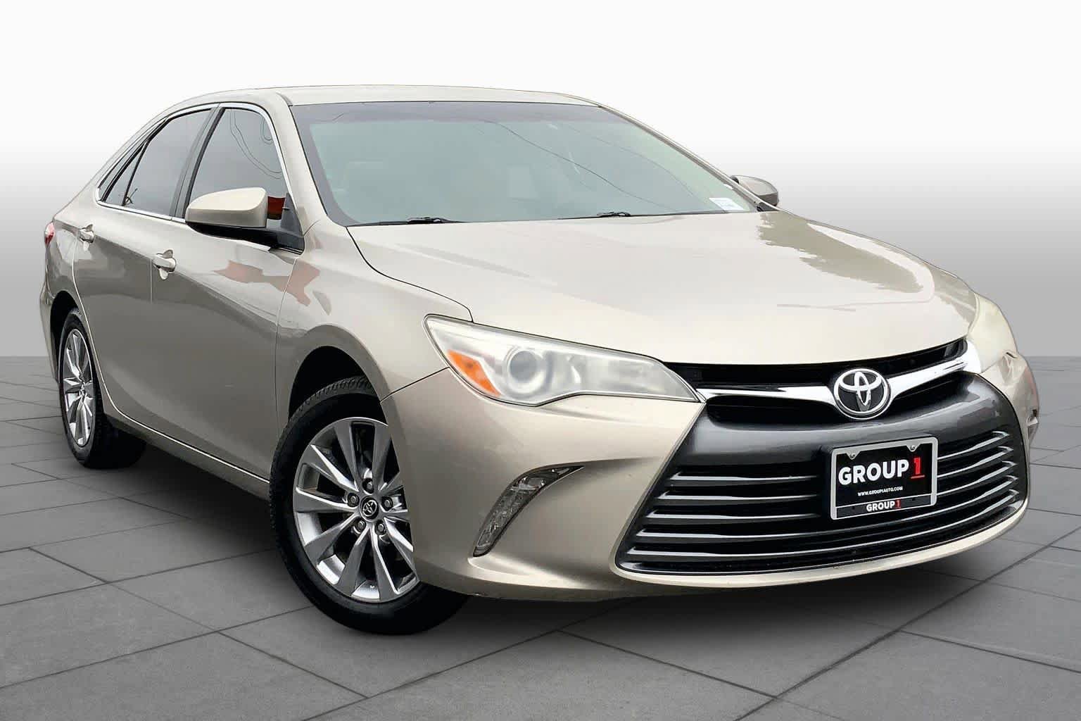Used 2017 Toyota Camry XLE FWD image 3