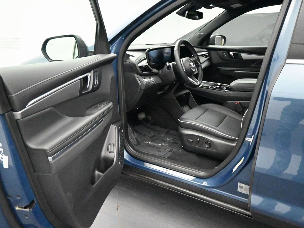 Used 2025 Buick Enclave Preferred AWD/4WD image 11