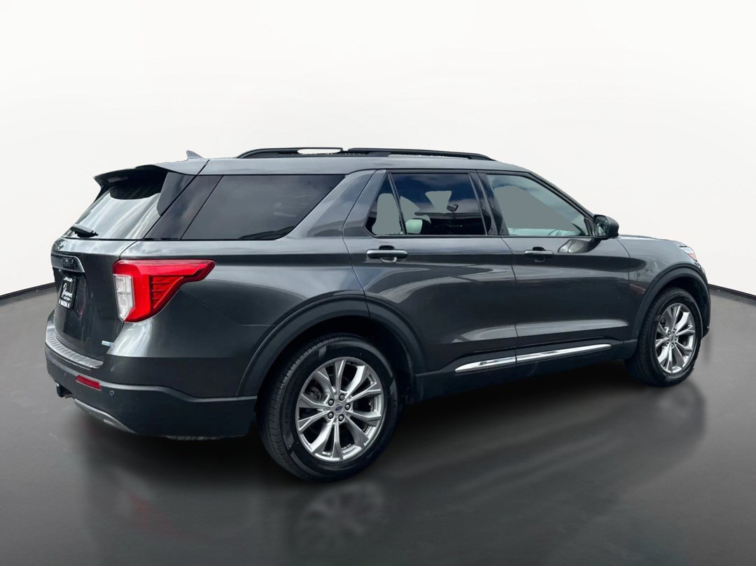 Used 2020 Ford Explorer XLT w/ Equipment Group 202A AWD/4WD image 3