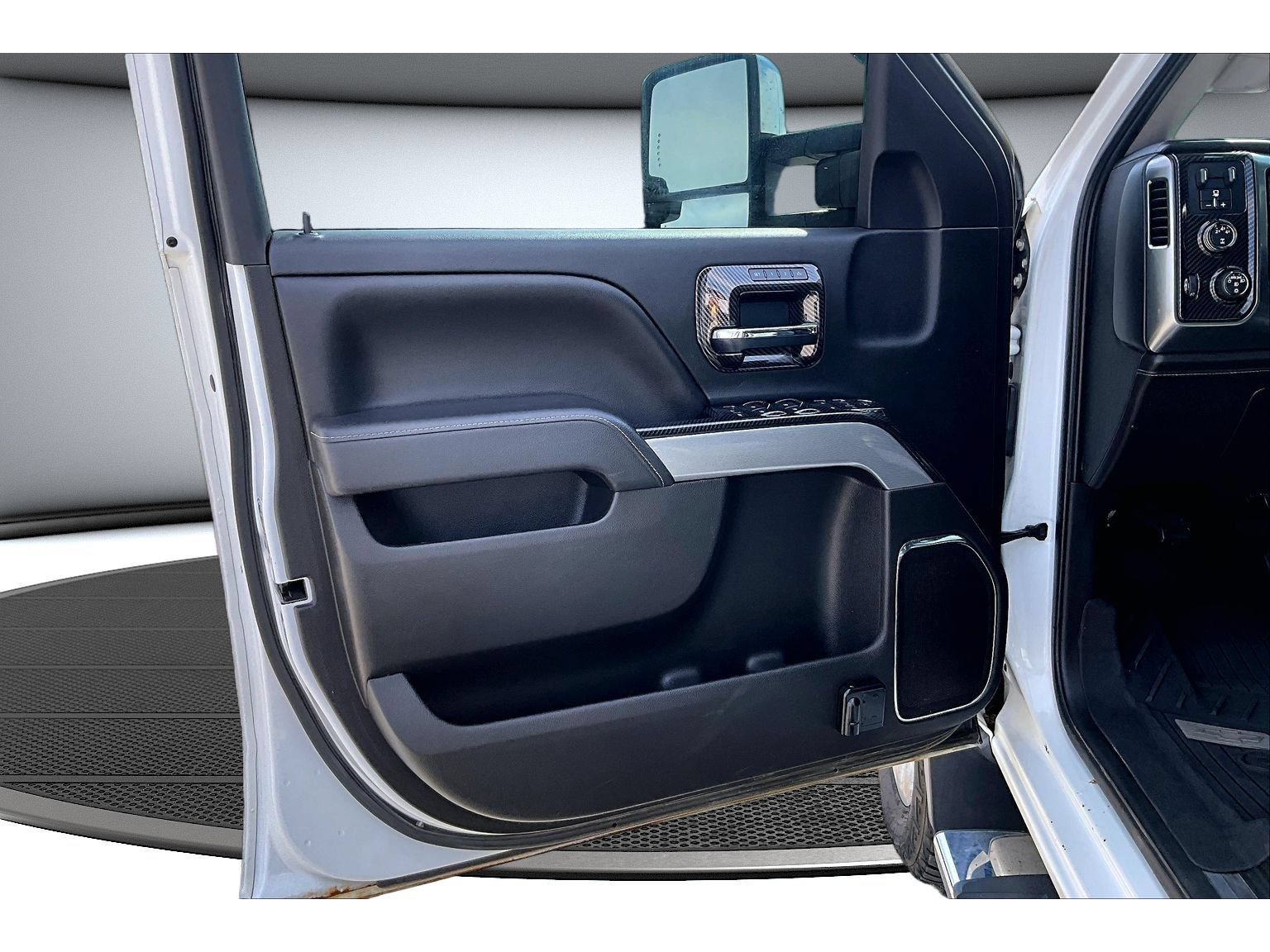 Used 2016 Chevrolet Silverado 2500 LTZ w/ Driver Alert Package AWD/4WD image 32