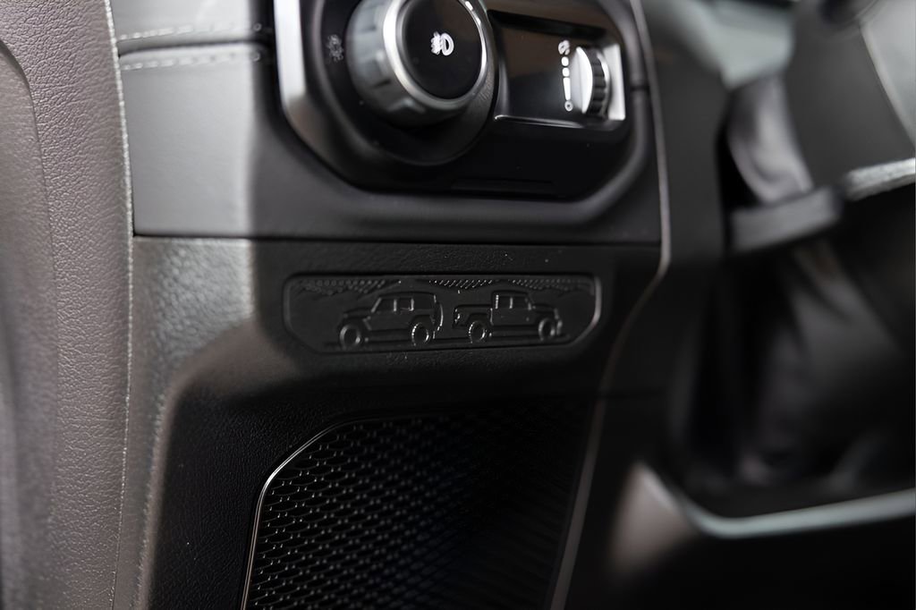 Used 2025 Jeep Wrangler Unlimited Sahara AWD/4WD image 58