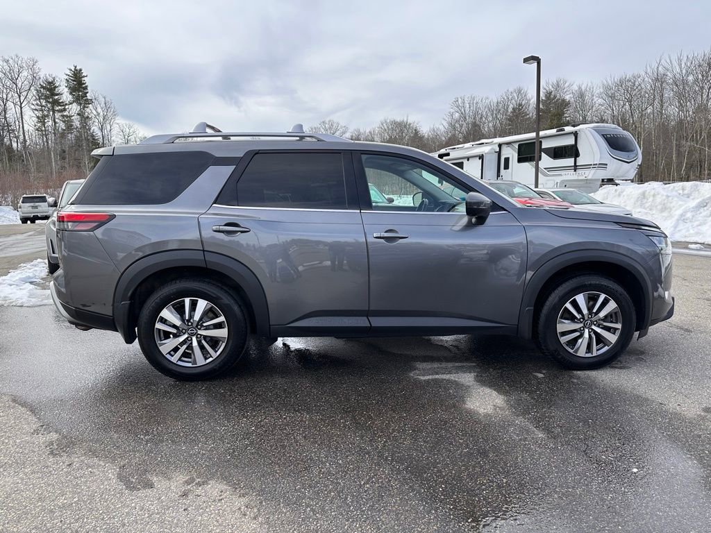 Used 2022 Nissan Pathfinder SL image 5