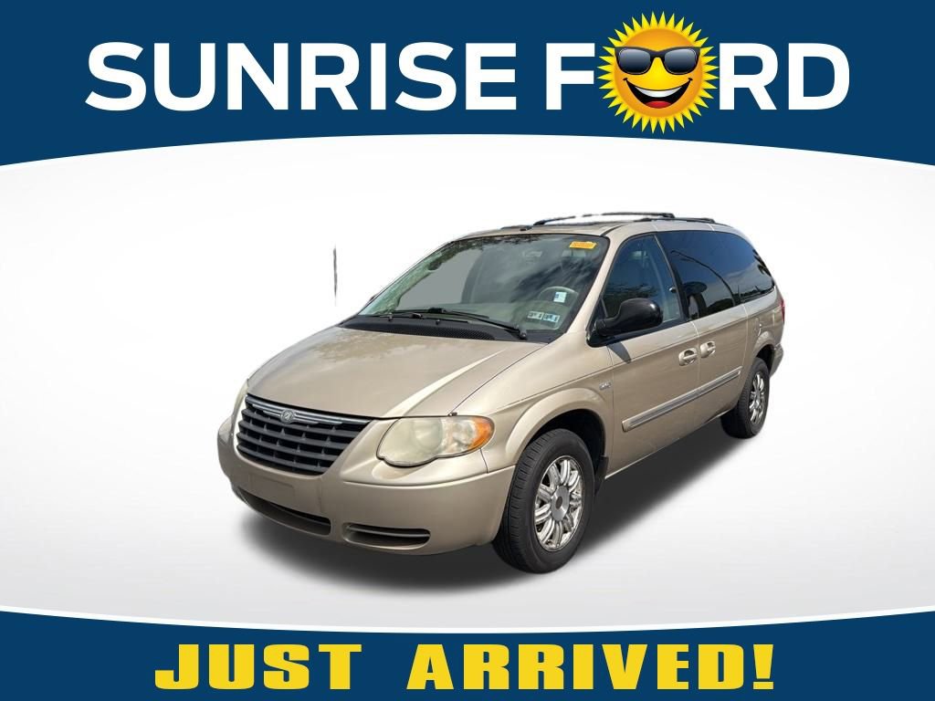 Used 2006 Chrysler Town & Country Touring image 1