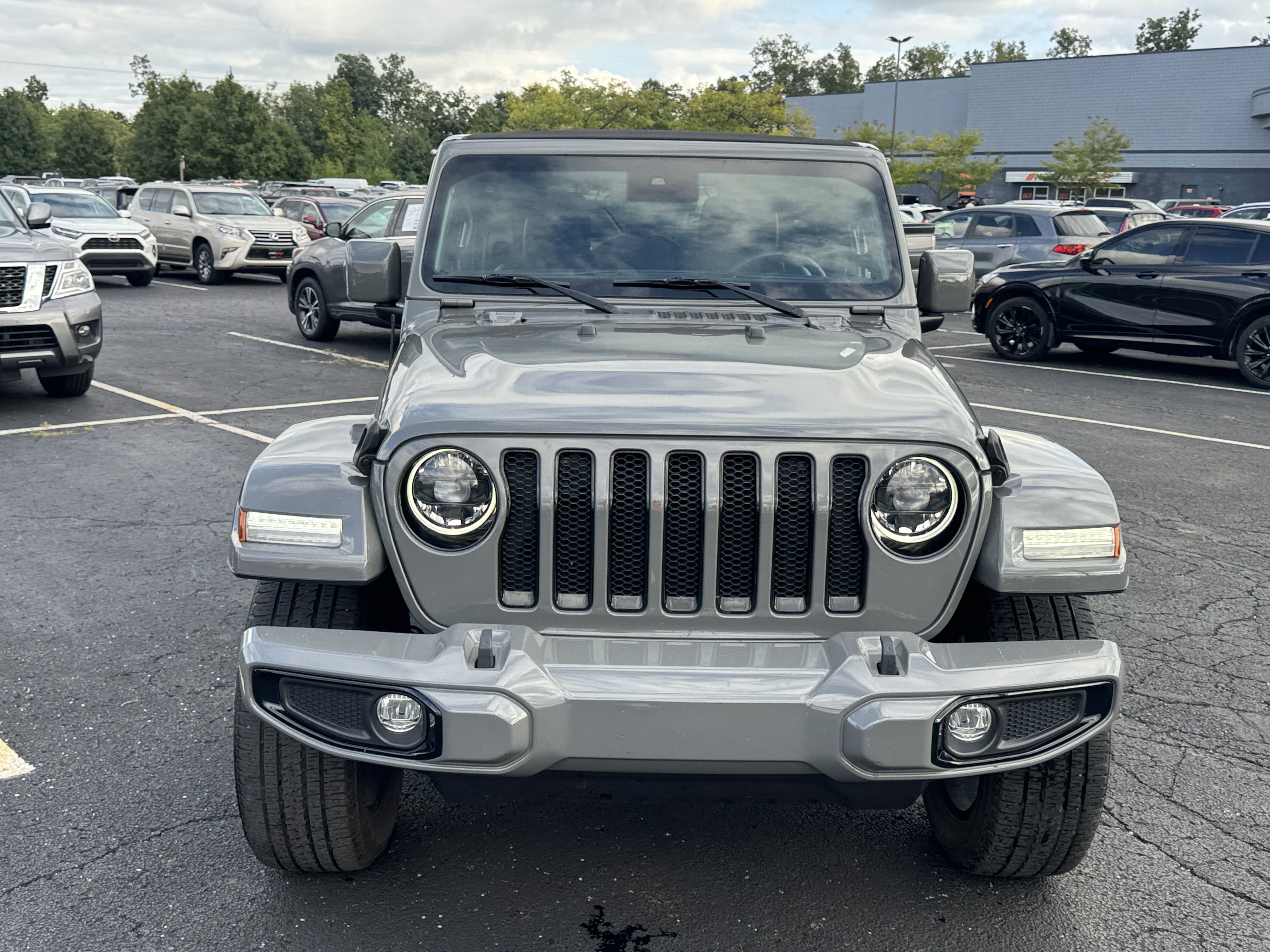 Used 2023 Jeep Wrangler Unlimited Sahara AWD/4WD image 5