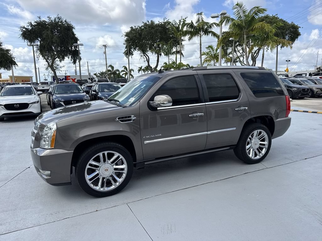 Used 2013 Cadillac Escalade Platinum RWD image 10