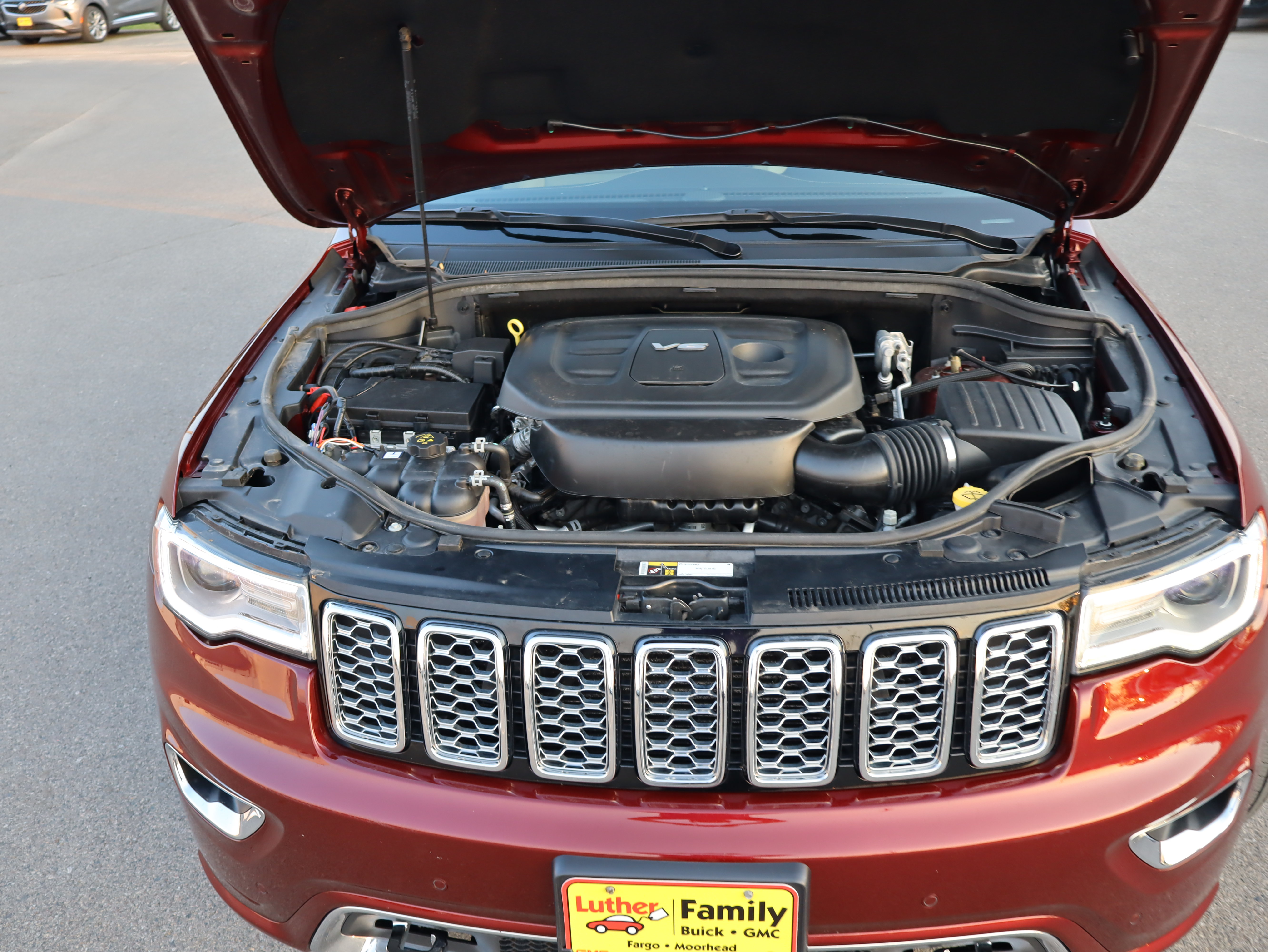 Used 2018 Jeep Grand Cherokee Overland AWD/4WD image 16