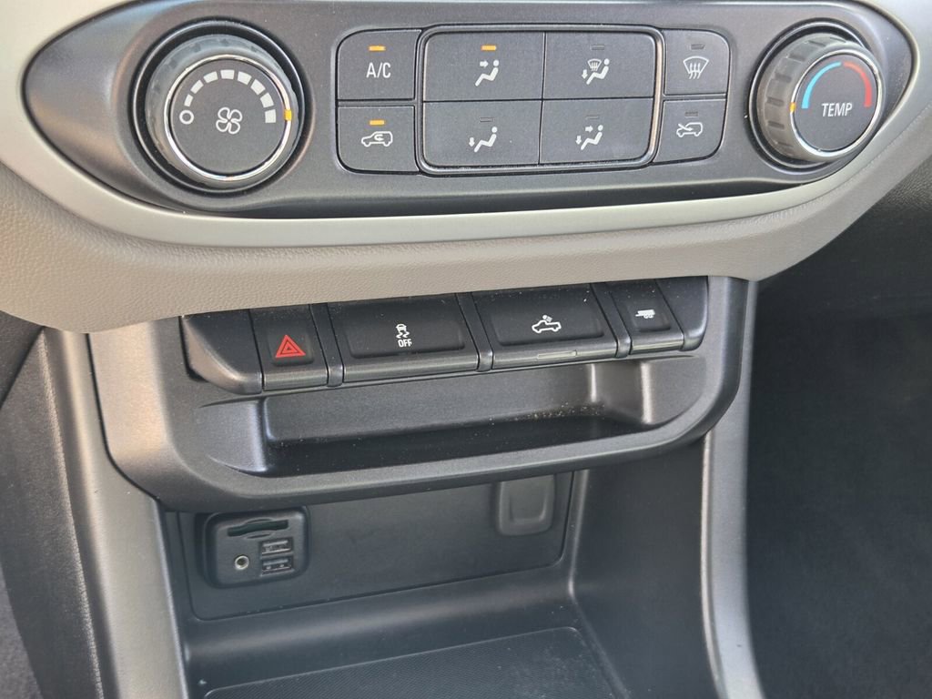 Used 2020 Chevrolet Colorado LT image 18