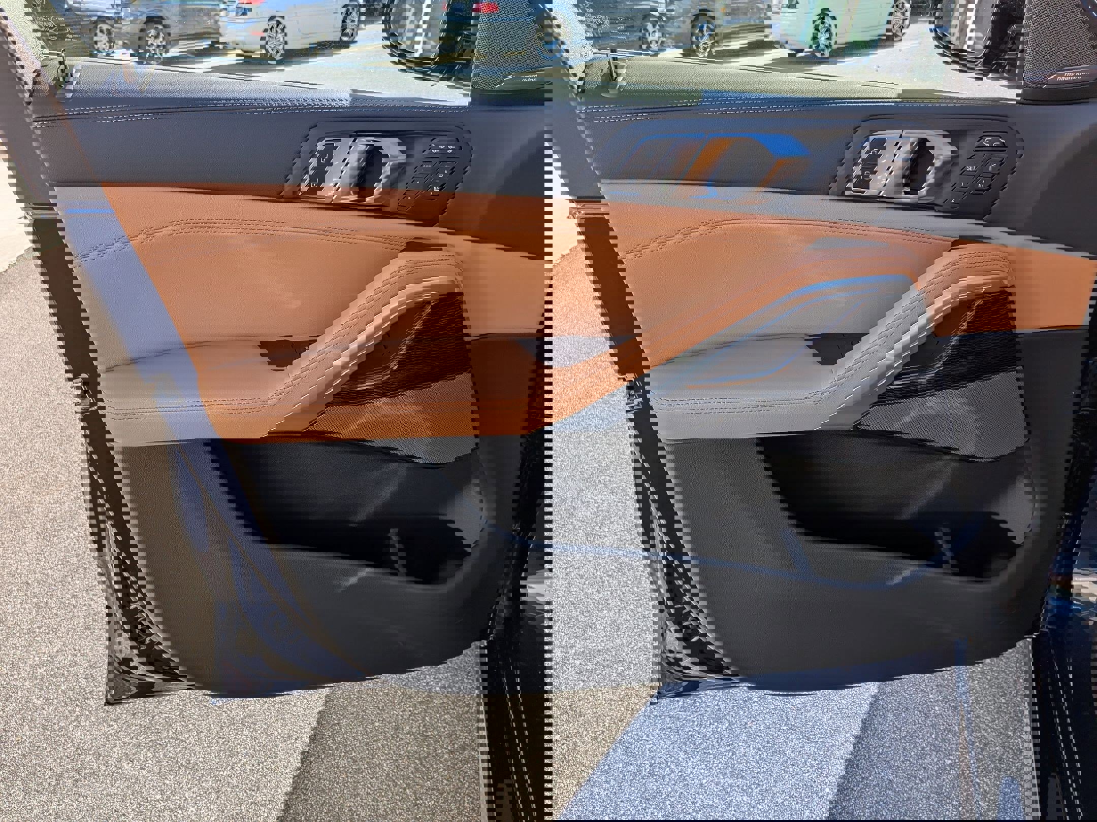 New 2026 BMW X6 xDrive40i w/ Climate Comfort Package image 11