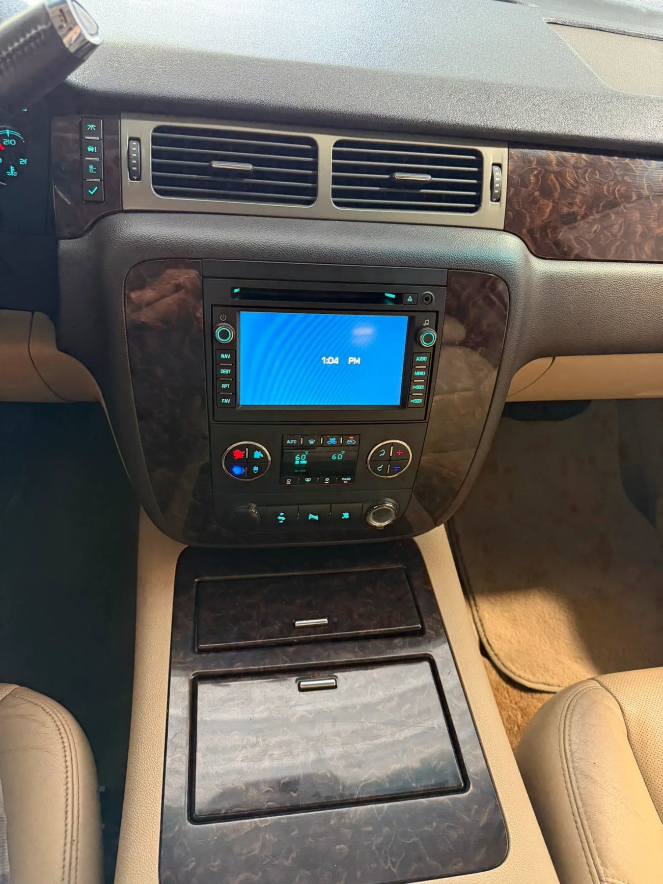 Used 2010 GMC Sierra 1500 Denali image 30