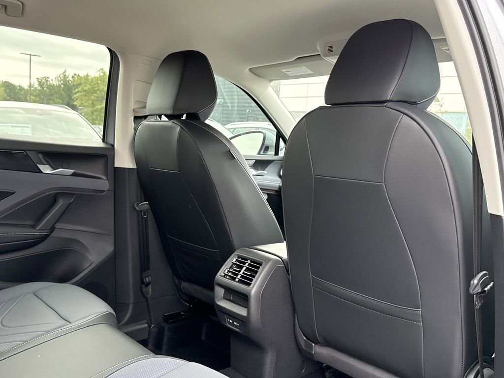 New 2025 Volkswagen Tiguan SE image 19