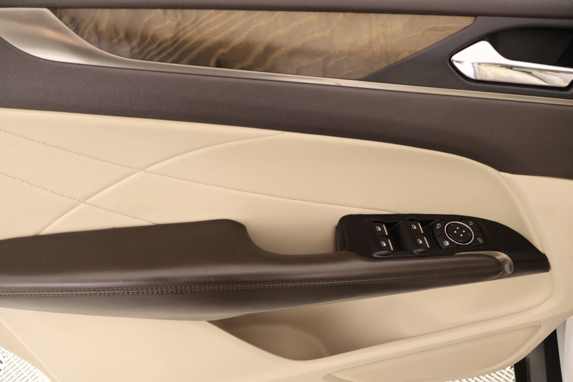 Used 2019 Lincoln MKC Reserve w/ MKC Climate Package FWD image 16
