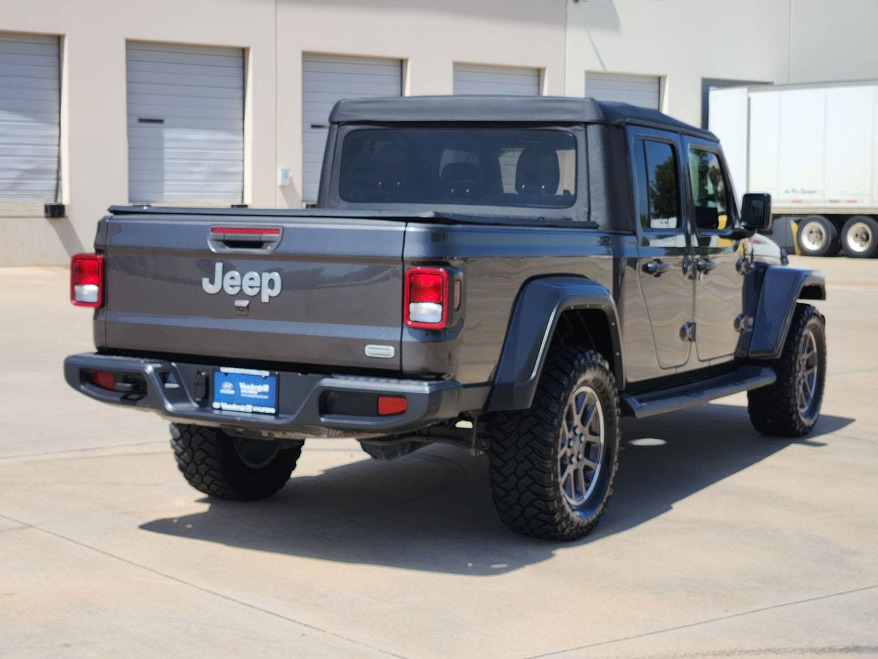 Used 2022 Jeep Gladiator Overland AWD/4WD image 4