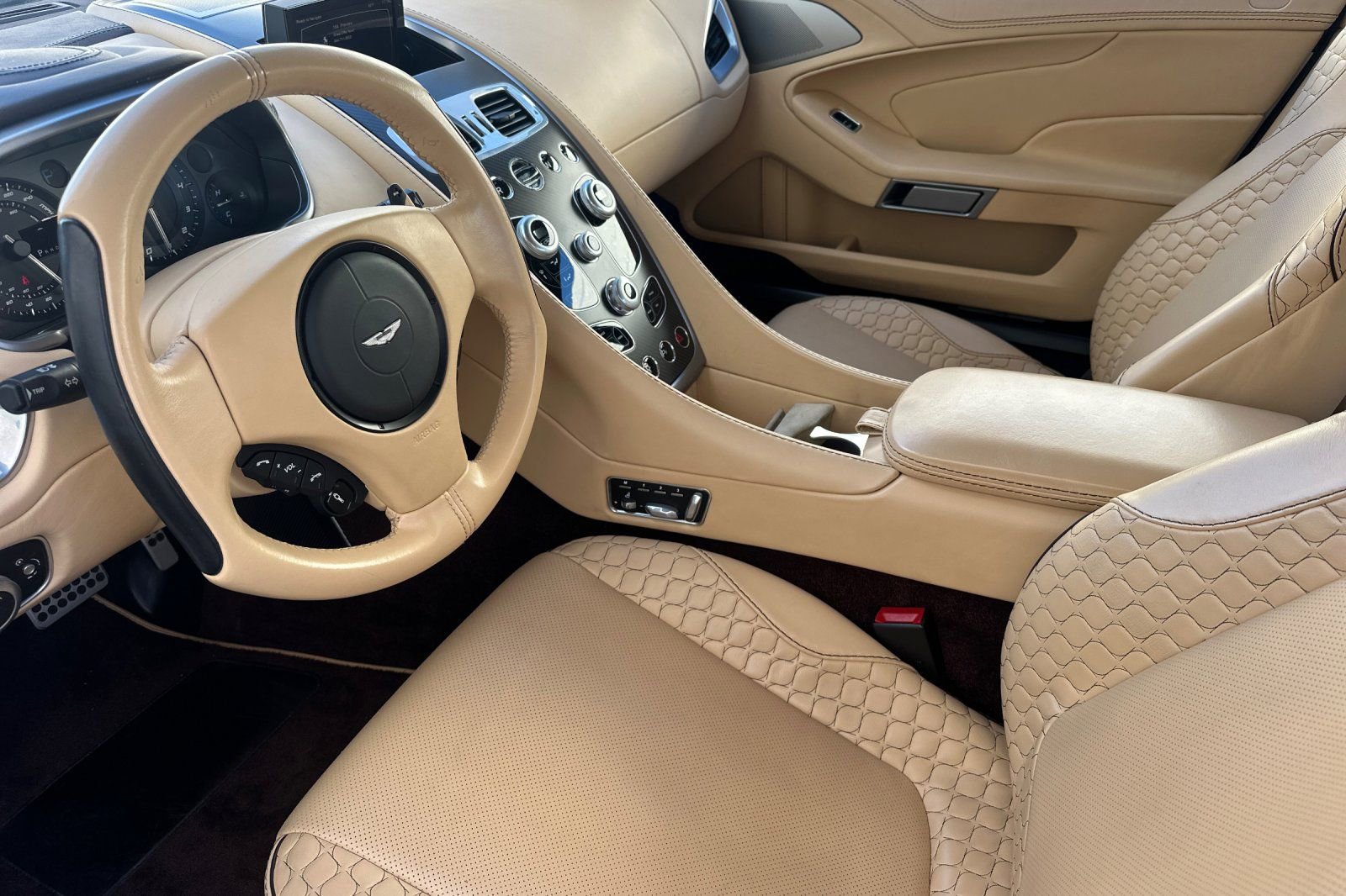 Used 2014 Aston Martin Vanquish Coupe image 11
