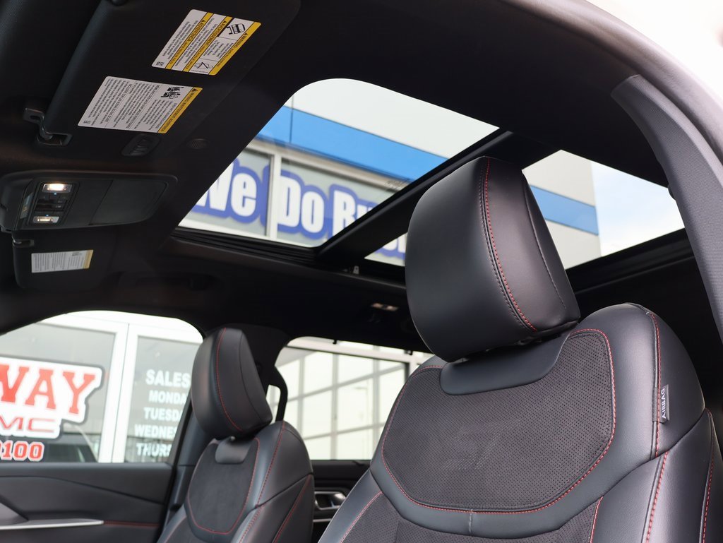 Used 2025 Ford Explorer ST image 23