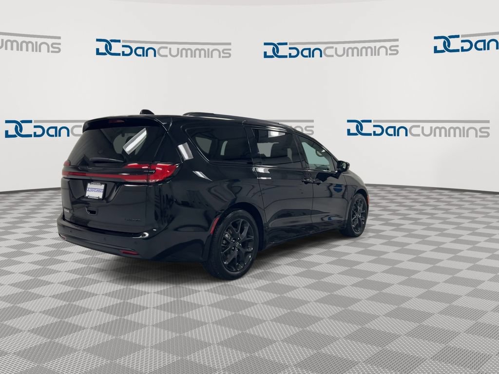 Used 2025 Chrysler Pacifica Limited FWD image 8