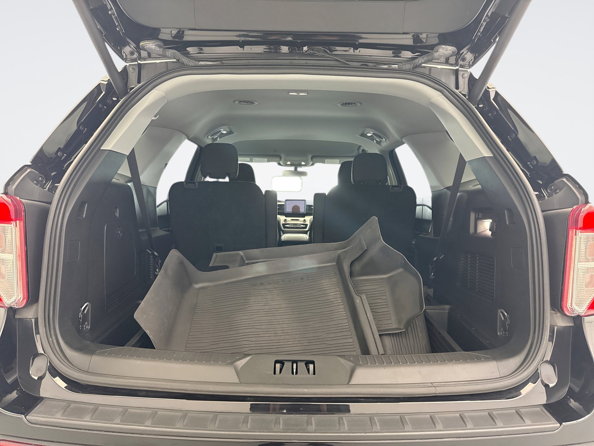 Used 2024 Ford Explorer XLT AWD/4WD image 18