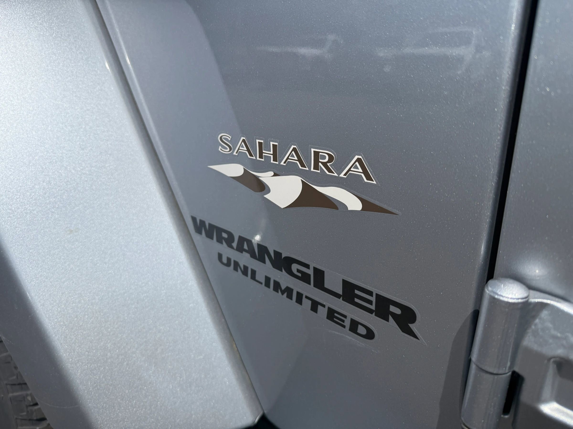 Used 2017 Jeep Wrangler Unlimited Sahara w/ Connectivity Group AWD/4WD image 18