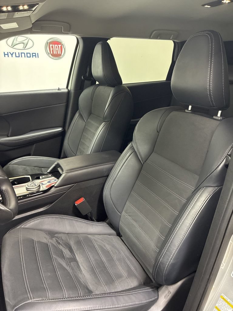 Used 2025 Mitsubishi Outlander AWD image 11