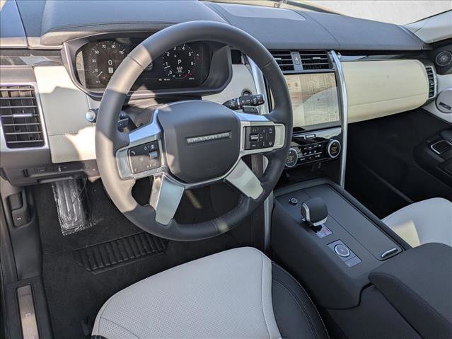 New 2026 Land Rover Discovery S image 3