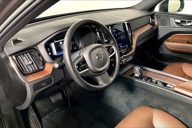 Used 2023 Volvo XC60 B5 Plus image 13