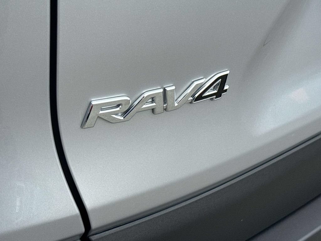 Used 2023 Toyota RAV4 XLE AWD/4WD image 9