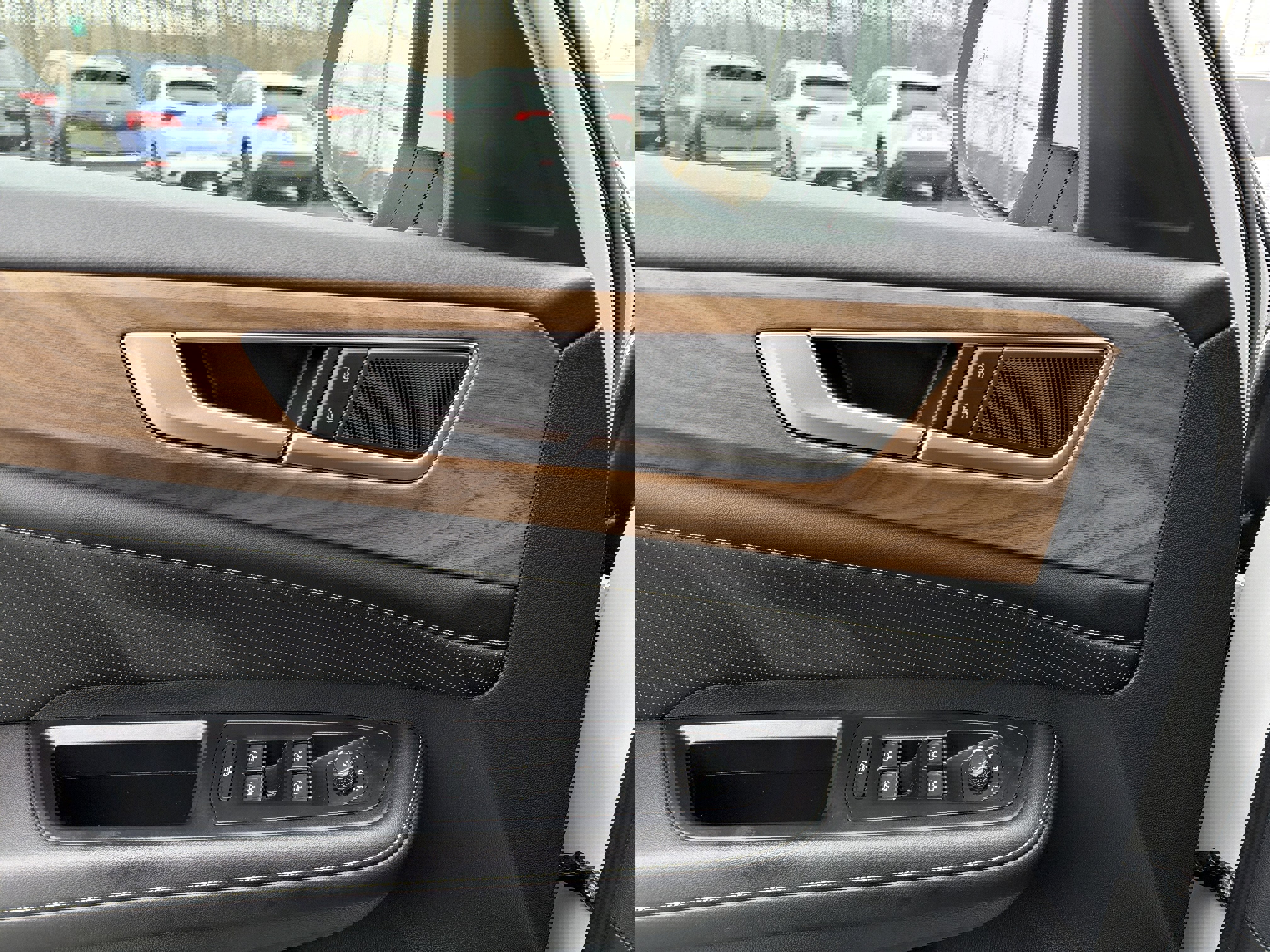 Used 2025 Volkswagen Atlas SE w/ Panoramic Sunroof Package image 13