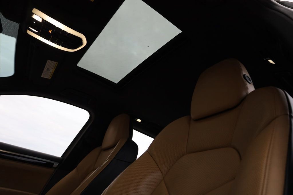 Used 2016 Porsche Cayenne image 17