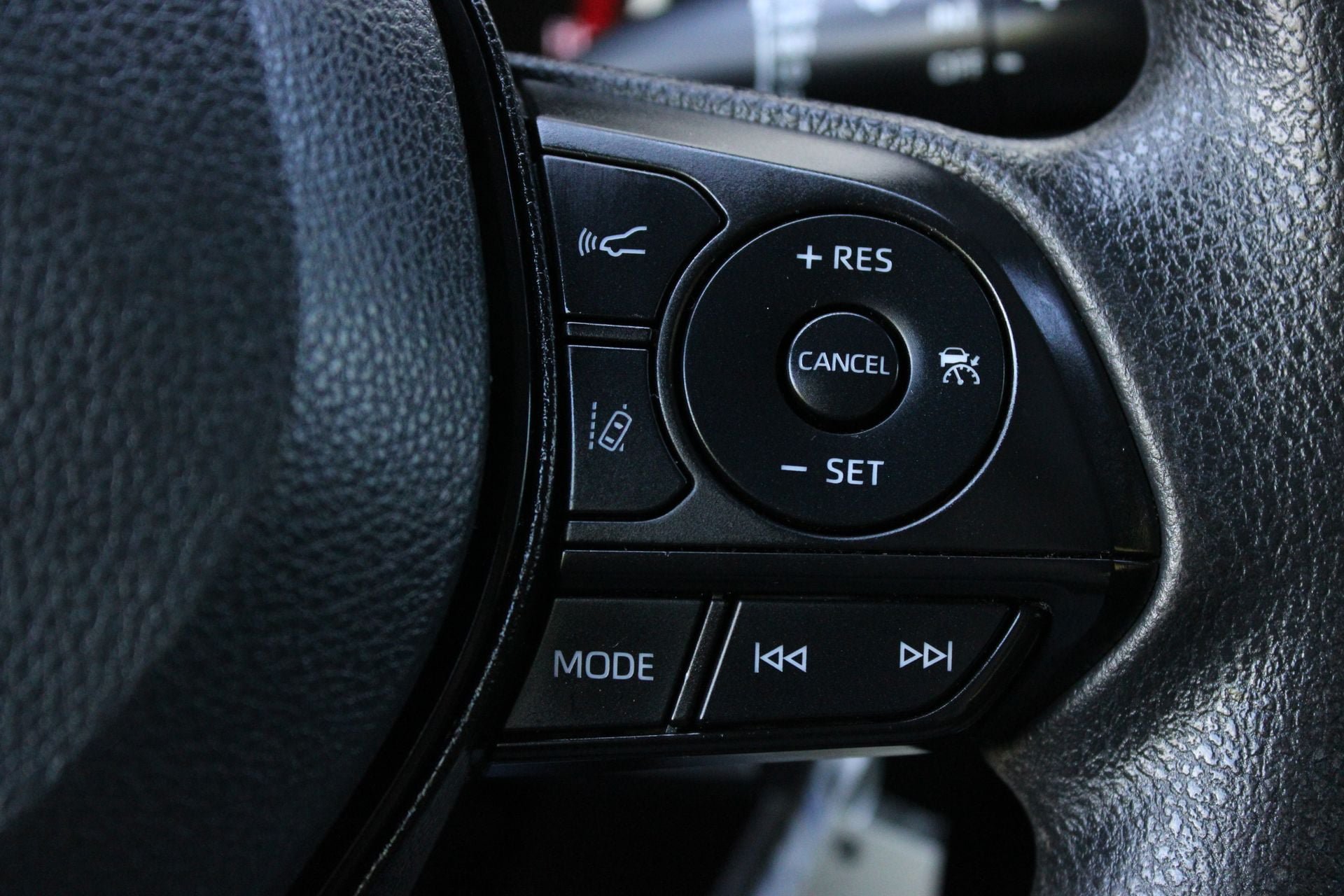 Used 2023 Toyota RAV4 LE FWD image 23