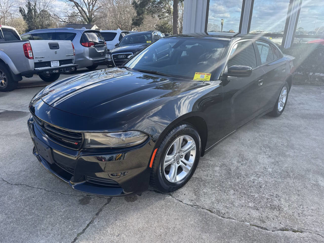 Used 2022 Dodge Charger SXT image 2