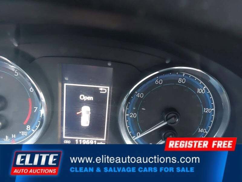 Used 2017 Toyota Corolla XSE w/ Carpet Mat Package (TMS) image 31