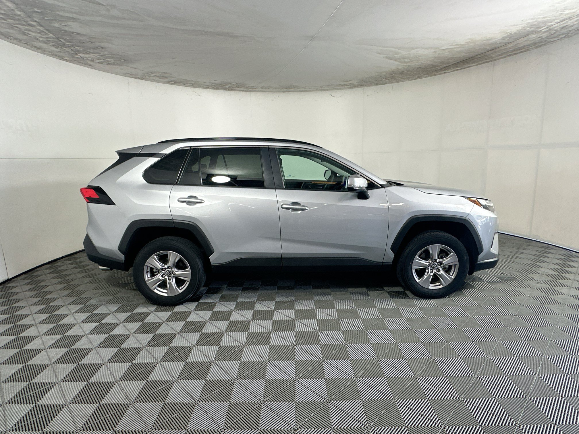 Used 2023 Toyota RAV4 XLE FWD image 2