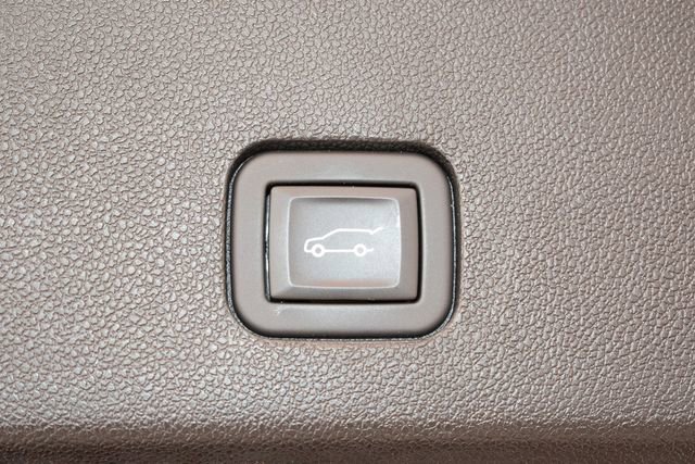 Used 2023 Cadillac XT6 Premium Luxury w/ Technology Package AWD/4WD image 17
