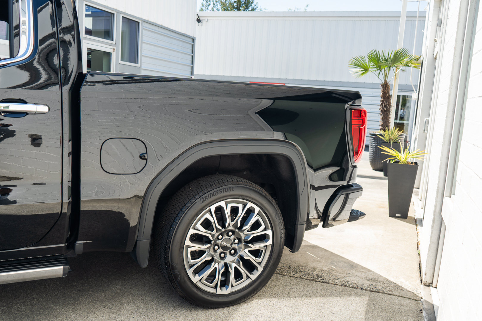 Used 2025 GMC Sierra 1500 Denali Ultimate AWD/4WD image 5