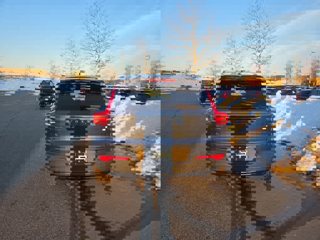 Used 2022 Volvo XC40 P8 Recharge Plus image 5