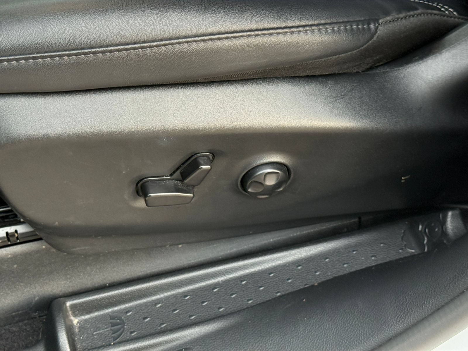 Used 2025 Chrysler Pacifica Select FWD image 21