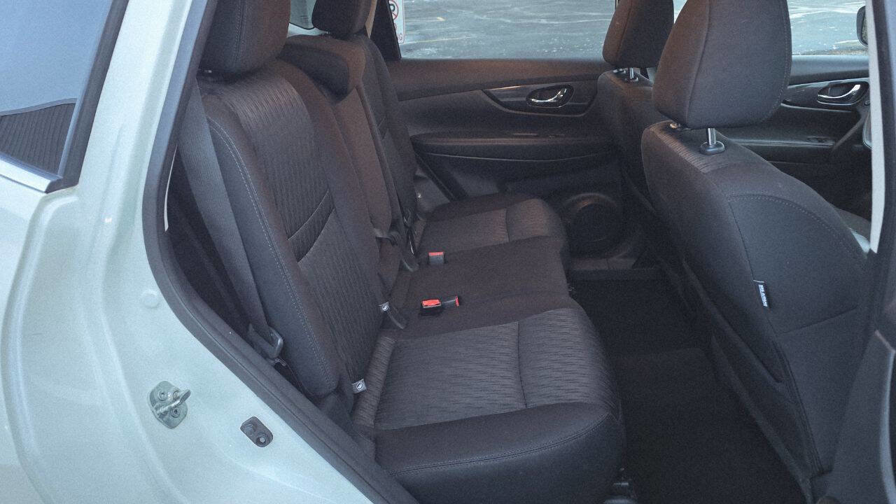 Used 2017 Nissan Rogue SV image 13