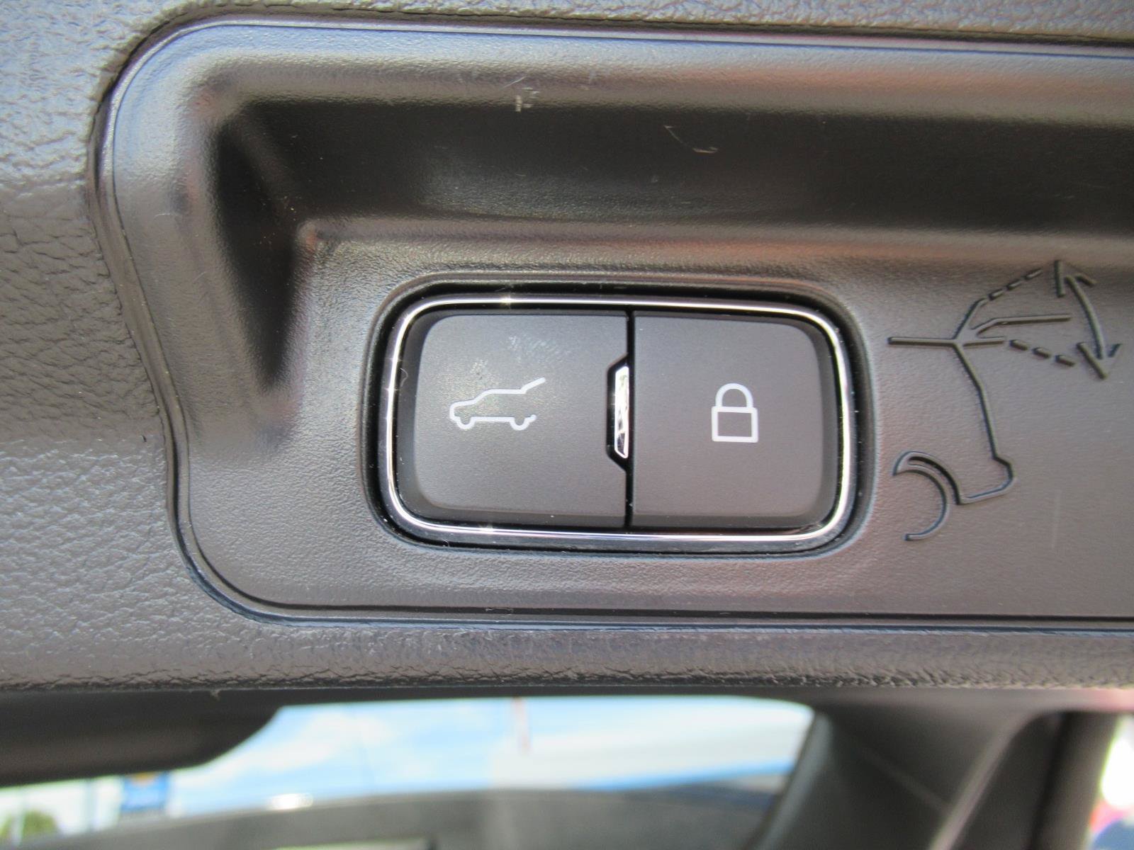 Used 2022 Ford Explorer ST-Line w/ Class IV Trailer Tow Package RWD image 41