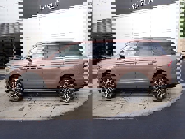 New 2025 Lincoln Navigator Black Label image 2