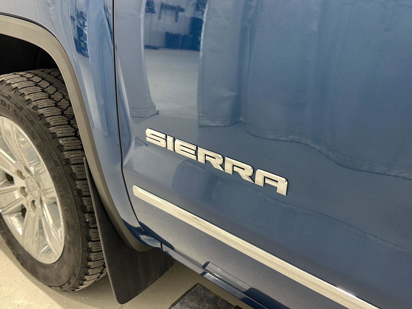 Used 2018 GMC Sierra 1500 SLT w/ SLT Premium Package image 29