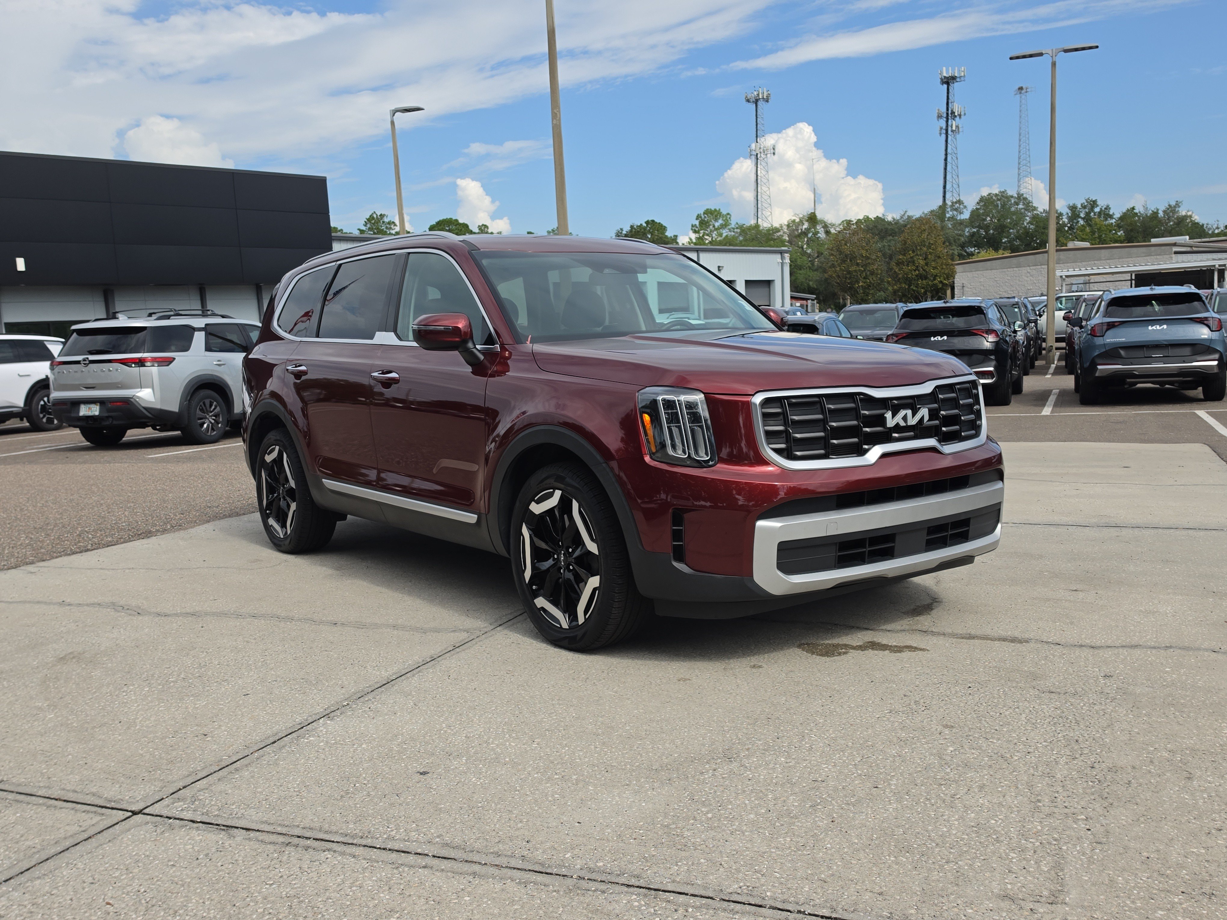 Certified 2024 Kia Telluride S AWD/4WD image 2