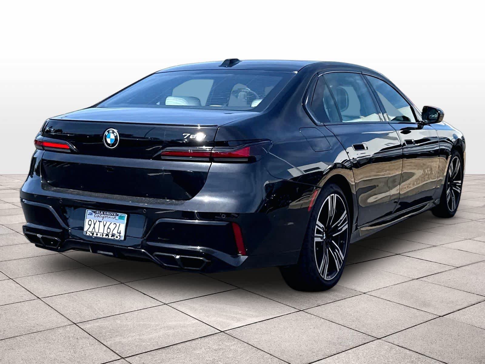 Used 2025 BMW 760i xDrive AWD/4WD image 9