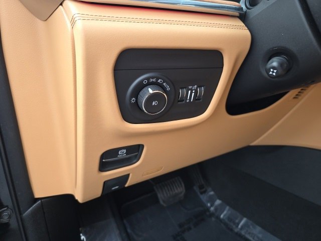 Used 2024 Jeep Grand Cherokee L Summit image 18