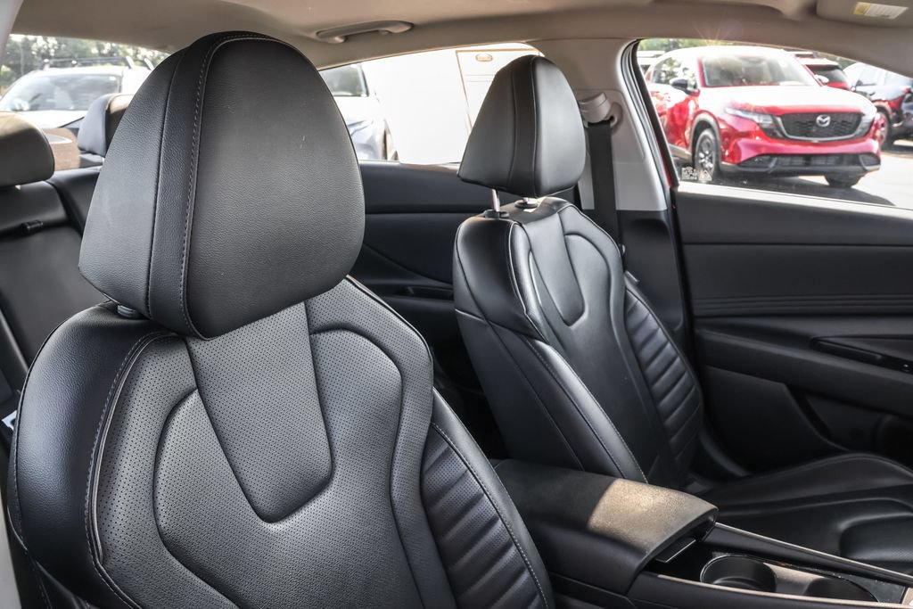 Certified 2025 Hyundai Elantra Limited FWD image 39