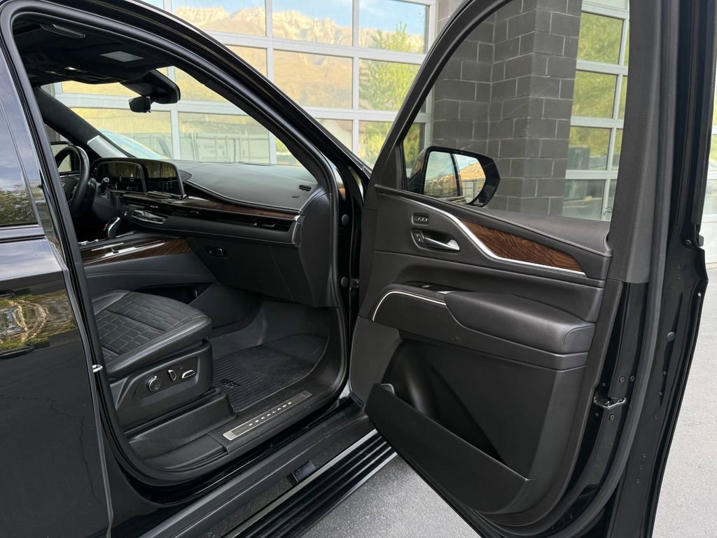 Used 2022 Cadillac Escalade Sport Platinum AWD/4WD image 16